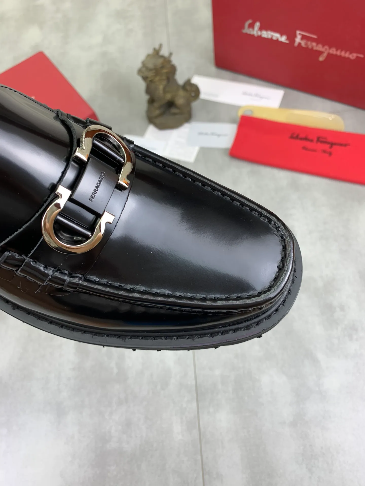 Men's Men's Shoes 💰P460💰[New Style] Water-dyed Niuli 🆘[Salvatore Ferragamo] Ferragamo's latest casual business leather shoes for men! Available at counters simultaneously! The fabric is made of specially imported original calfskin, the lining is made of imported water-dyed cowhide, and the original lightweight foam outsole is absolutely luxurious and leads the fashion trend. Matching code: 38-45; 4️⃣ colors available